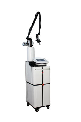 Laser frazionario di vetro 10600nm 30W di CO2 per il rafforzamento della pelle