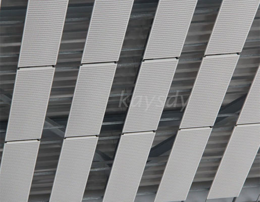 Le grand plat perforé suspendu fait sur commande de plafond en métal/a perforé le revêtement en aluminium